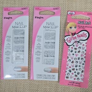Fing’rs Nail Makeup Press-On Strips — Pink & White Newspaper Print